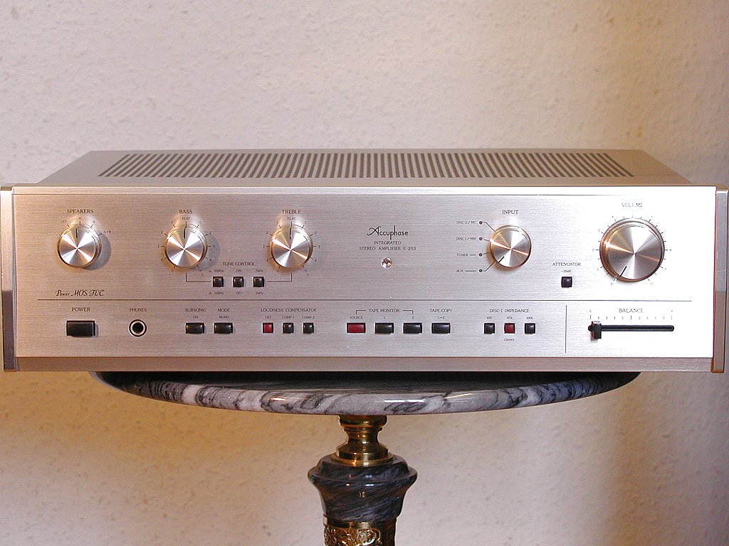 accuphase e 203