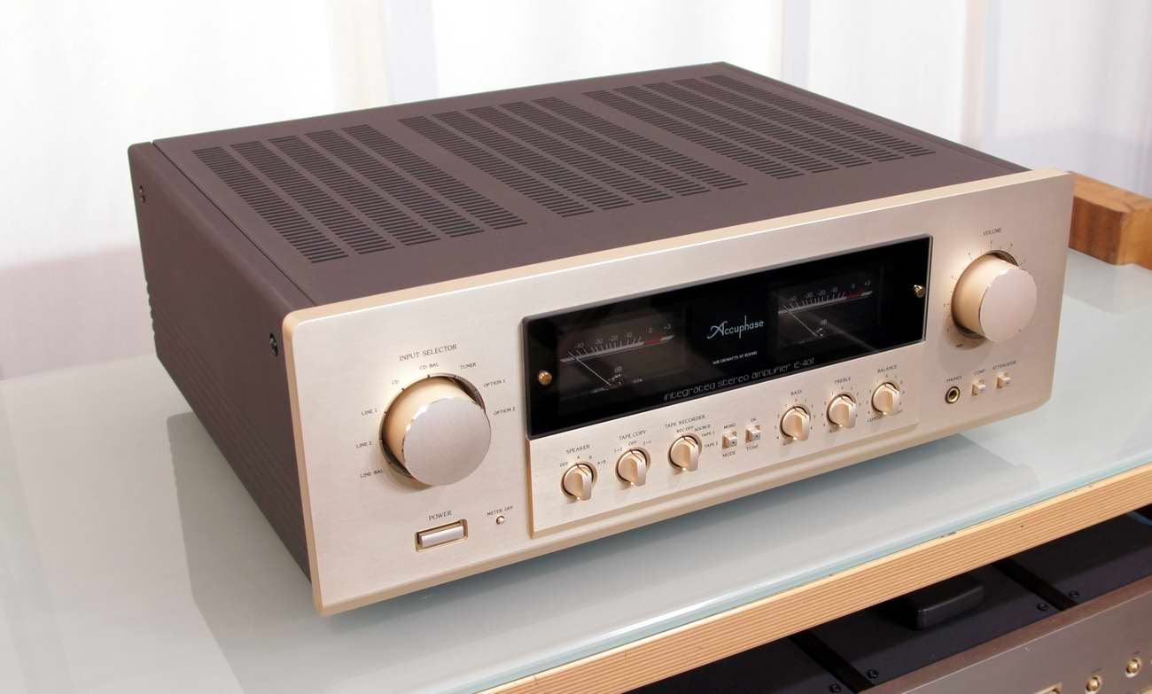 Accuphase E-407 Integrated Amplifiers