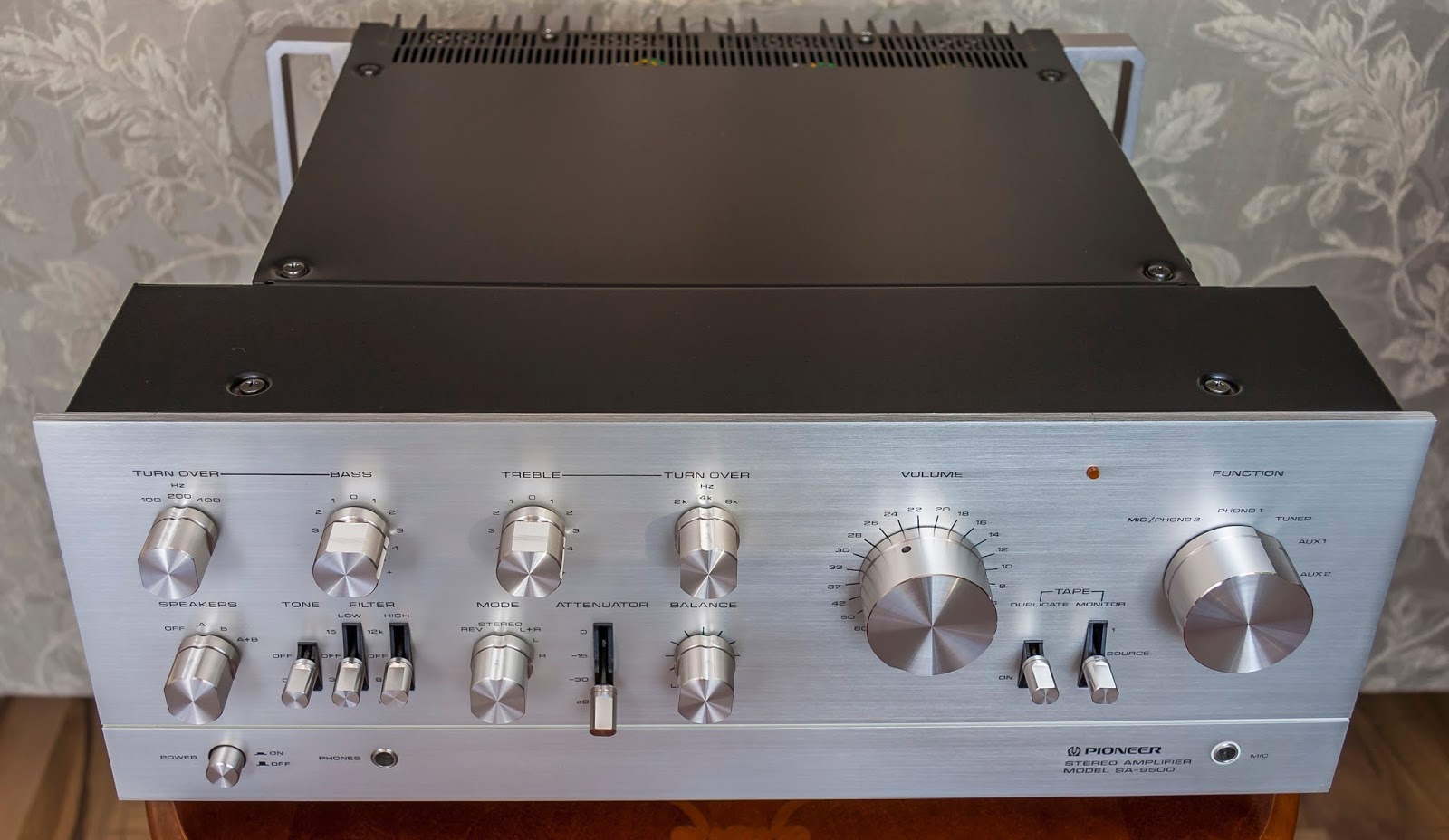 Pioneer SA-9500 Integrated Amplifiers