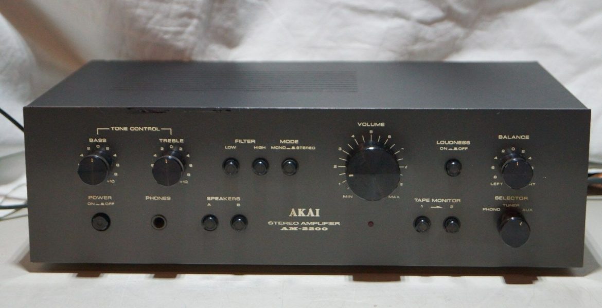Akai AM-2200