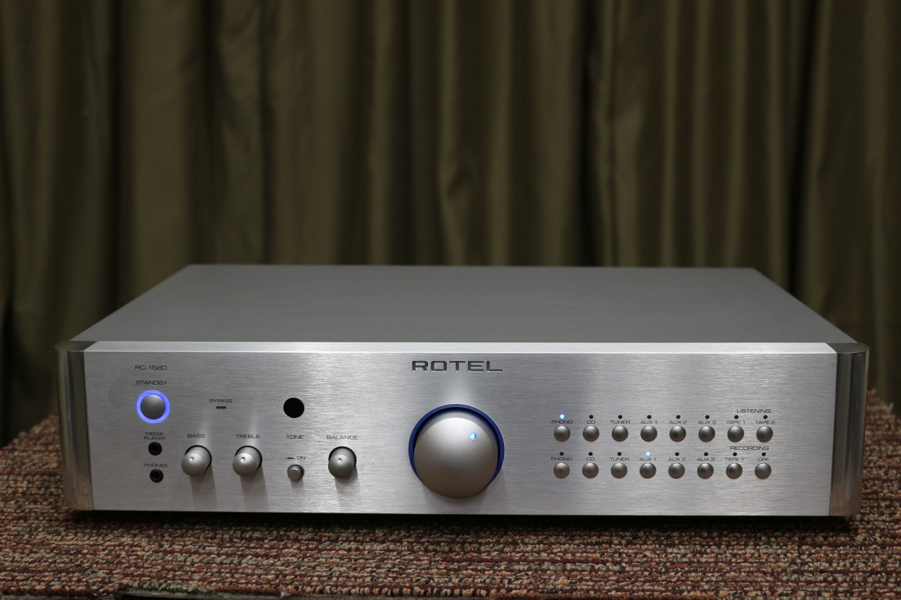 Rotel RC-1580 Pre Amplifiers
