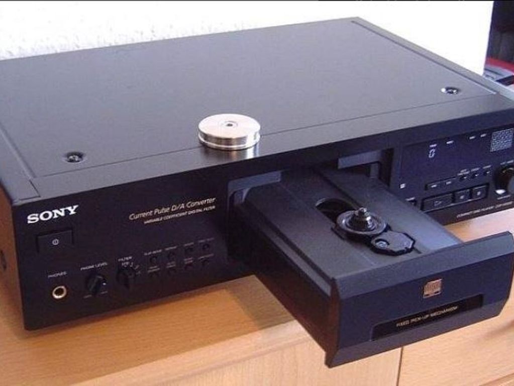 Sony CDP-XB930QS